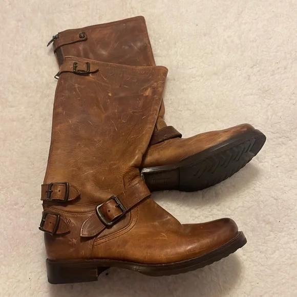 NEW Frye Veronica Back Zip Boots, Distressed Antique Cognac. Size 8 - Picture 8 of 9